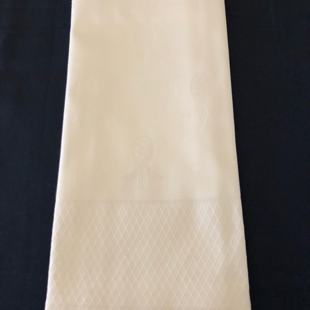 12 Williams Sonoma pineapple jacquard napkins